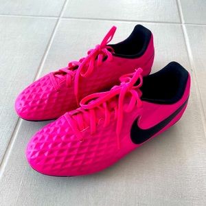 Nike kids girl soccer sneakers size 6 young